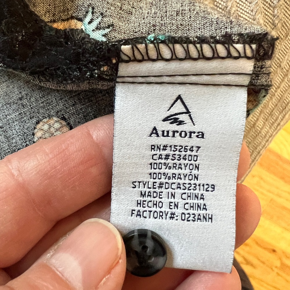 Aurora brand - Men’s short sleeve pineapple print button down shirt - size Large - Picture 11 of 12